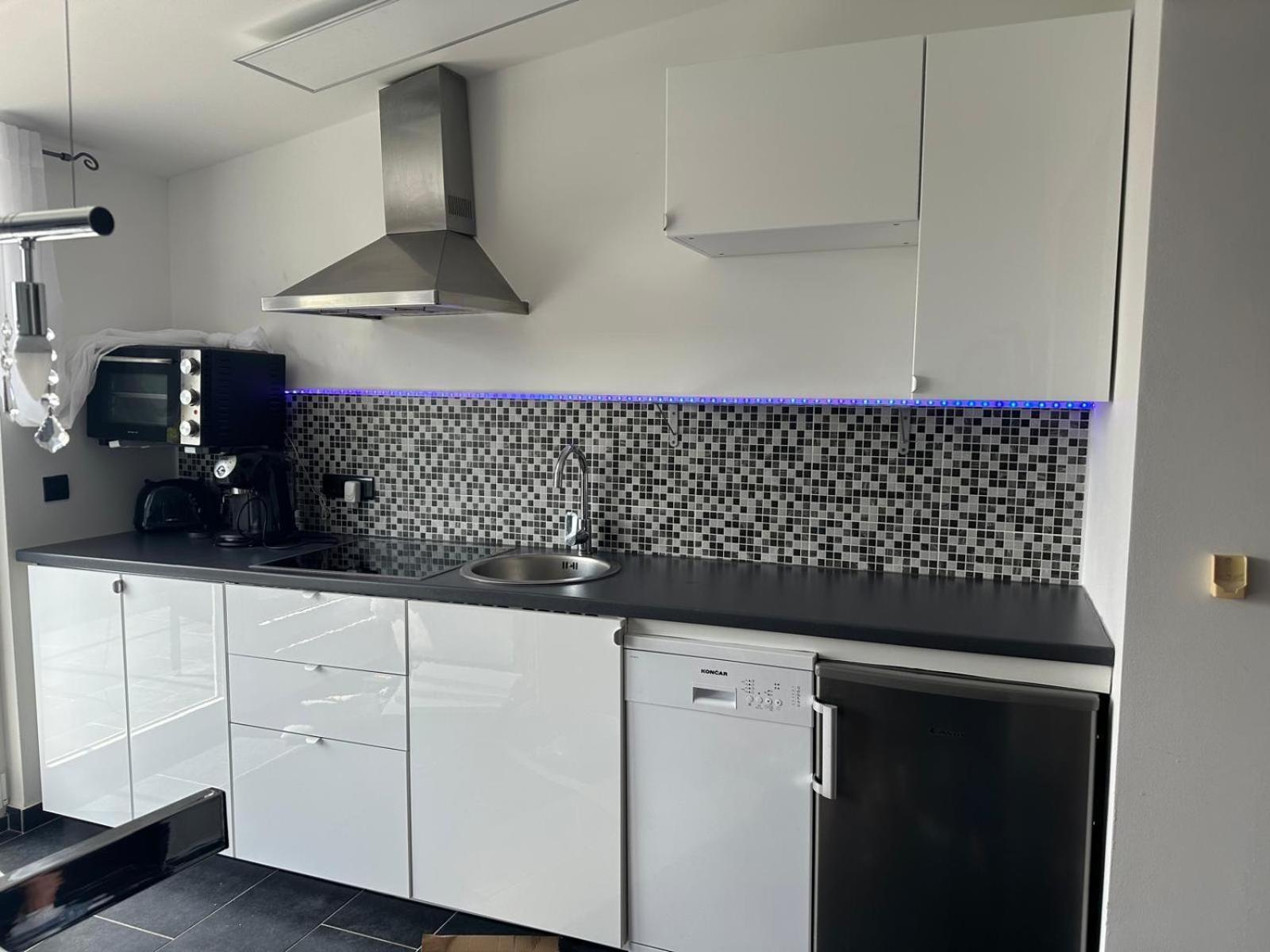 Apartmani Vernissage Биоград-на-Мору Экстерьер фото